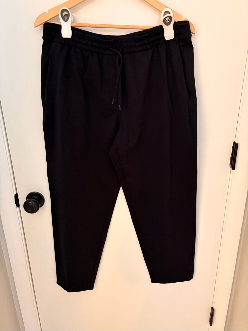 Lululemon tapered-leg mid rise 7/8 pant